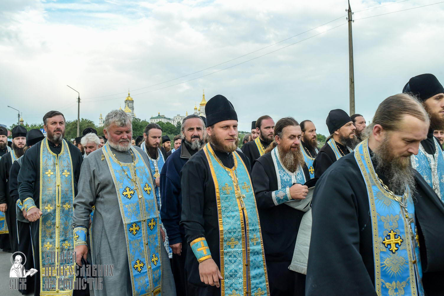 easter_procession_ukraine_pochaev_sr_0139