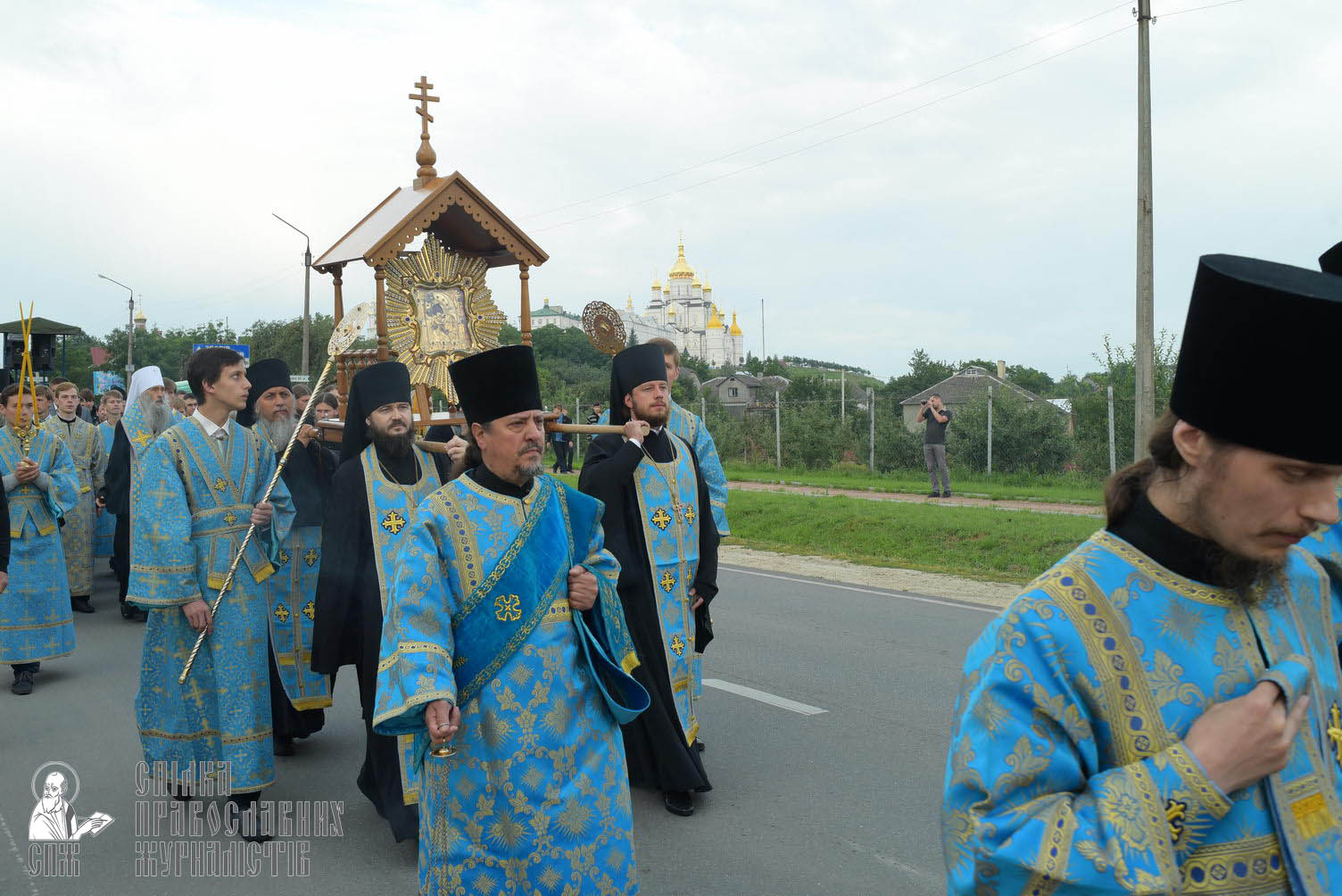 easter_procession_ukraine_pochaev_sr_0148