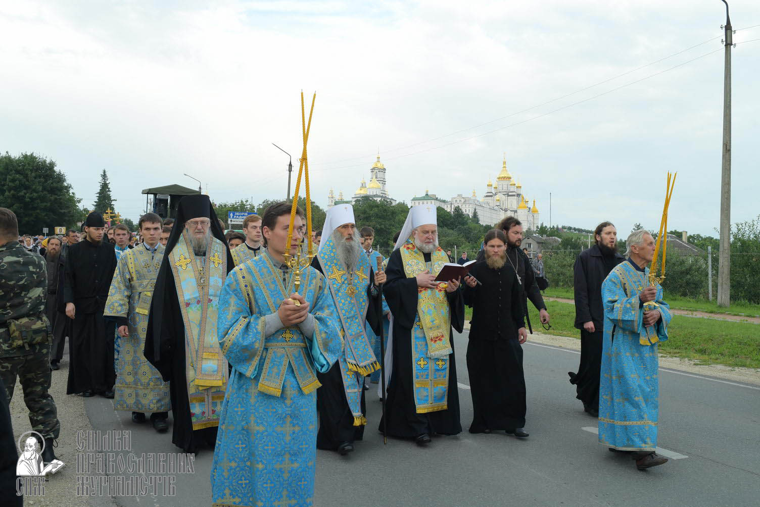 easter_procession_ukraine_pochaev_sr_0151