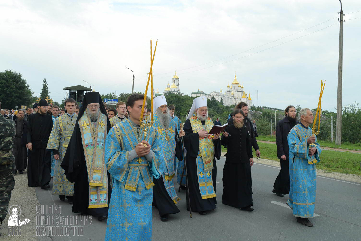 easter_procession_ukraine_pochaev_sr_0152