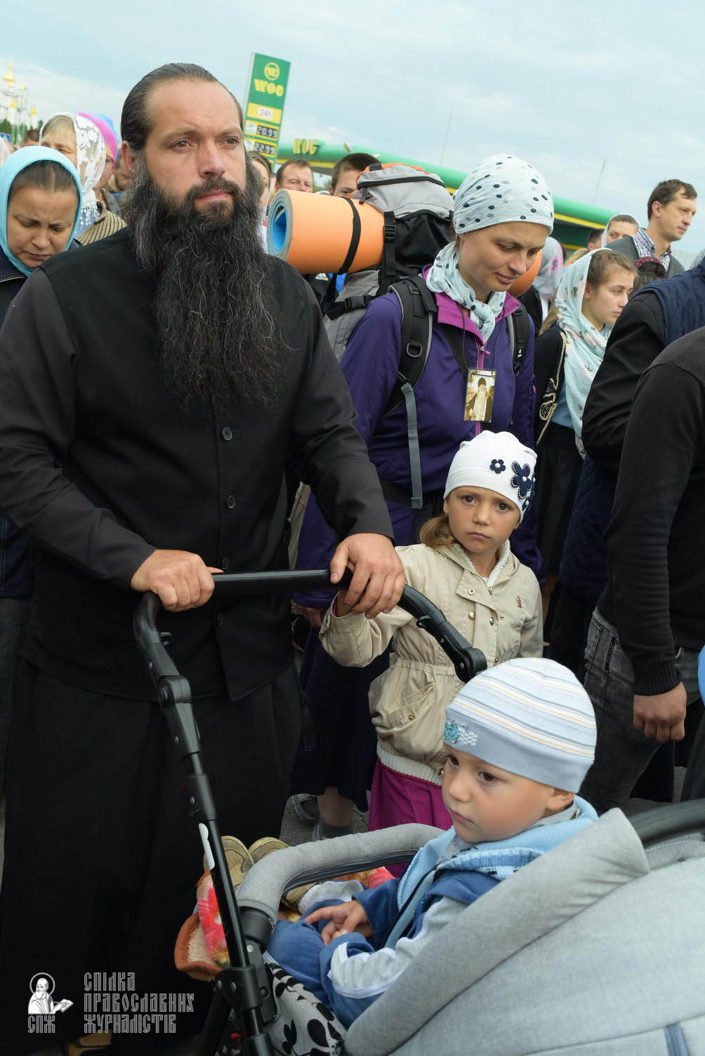 easter_procession_ukraine_pochaev_sr_0194