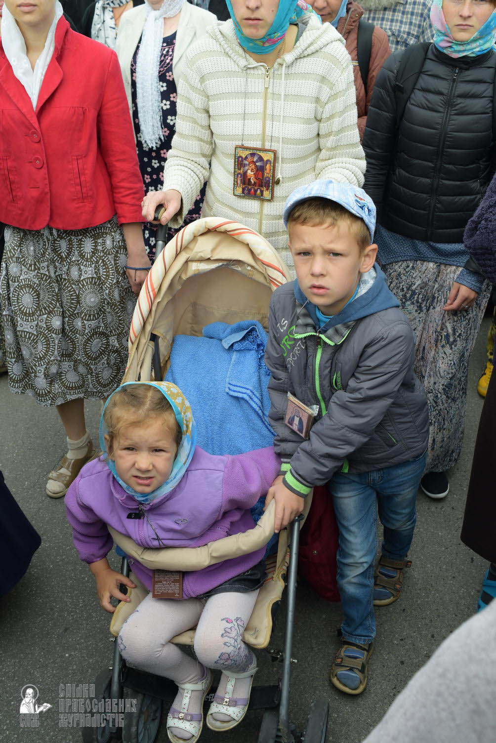 easter_procession_ukraine_pochaev_sr_0197