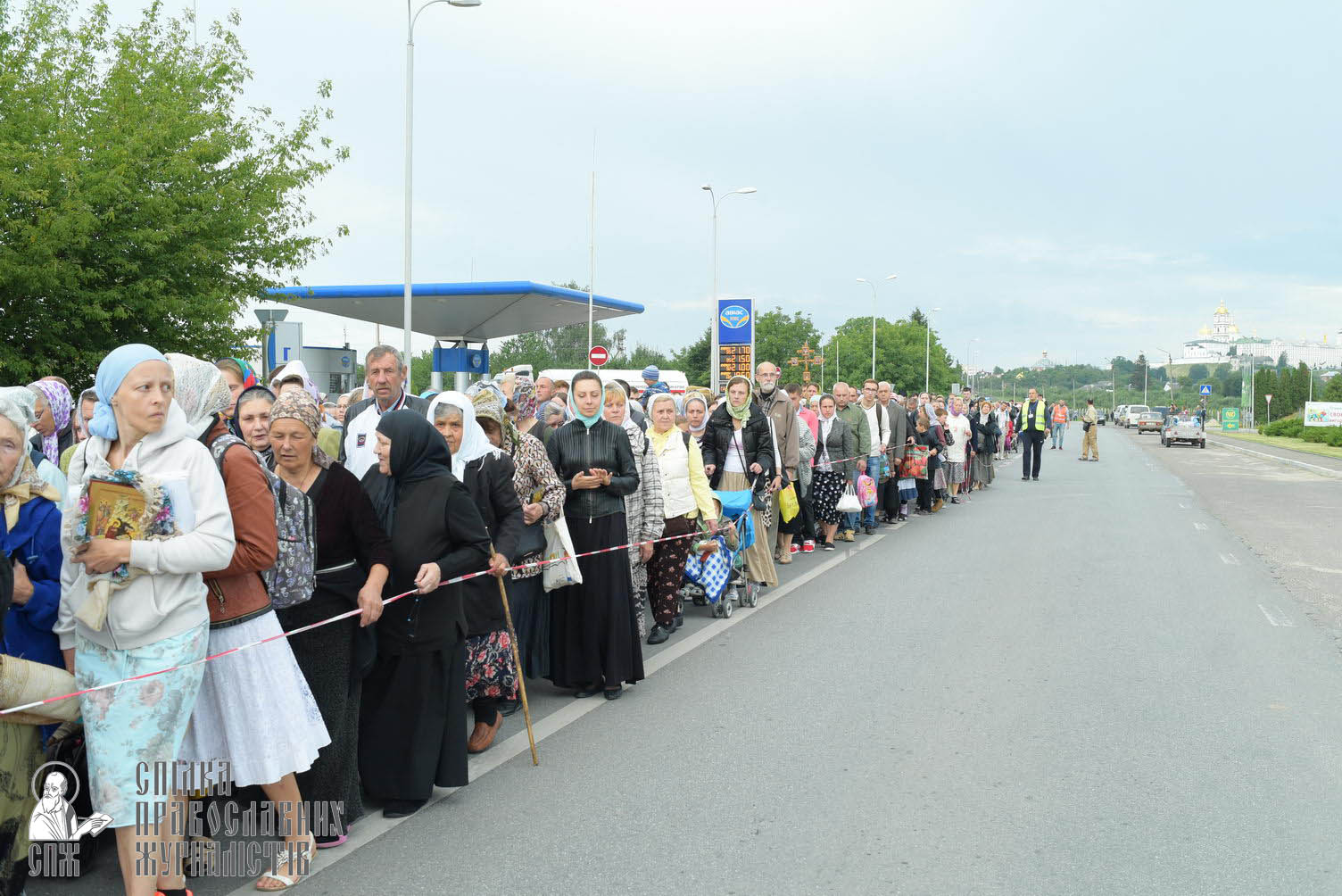 easter_procession_ukraine_pochaev_sr_0200
