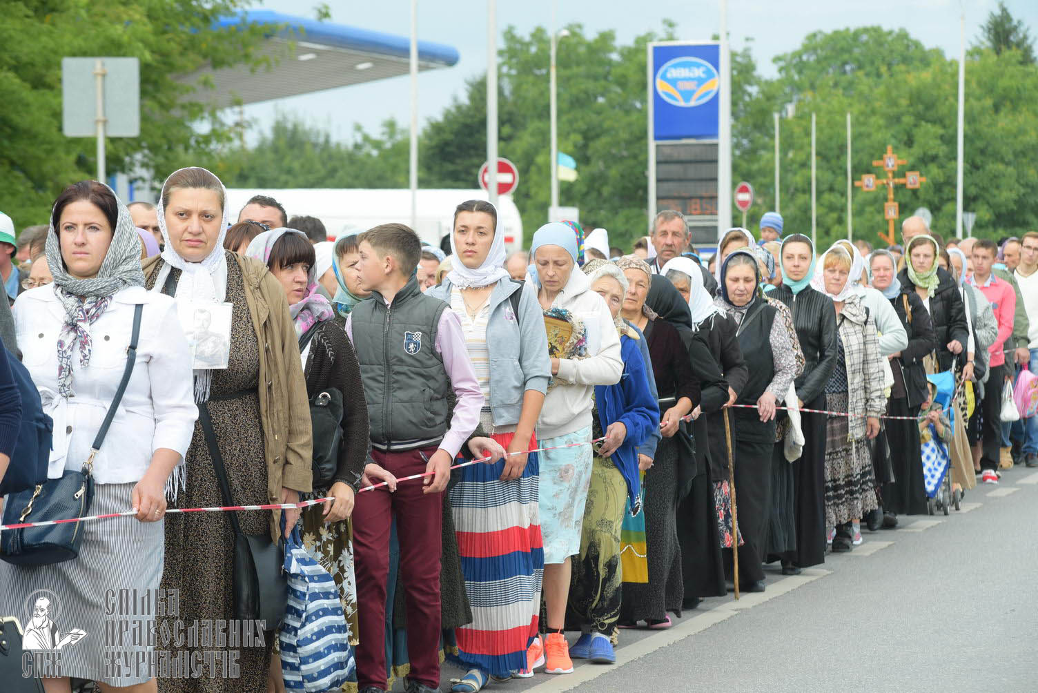 easter_procession_ukraine_pochaev_sr_0201