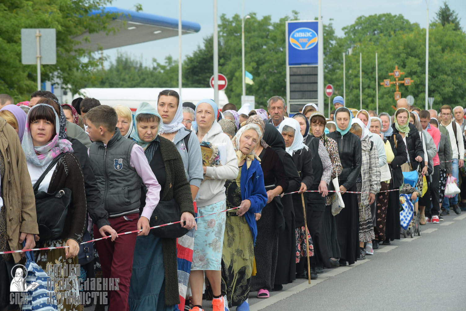 easter_procession_ukraine_pochaev_sr_0202