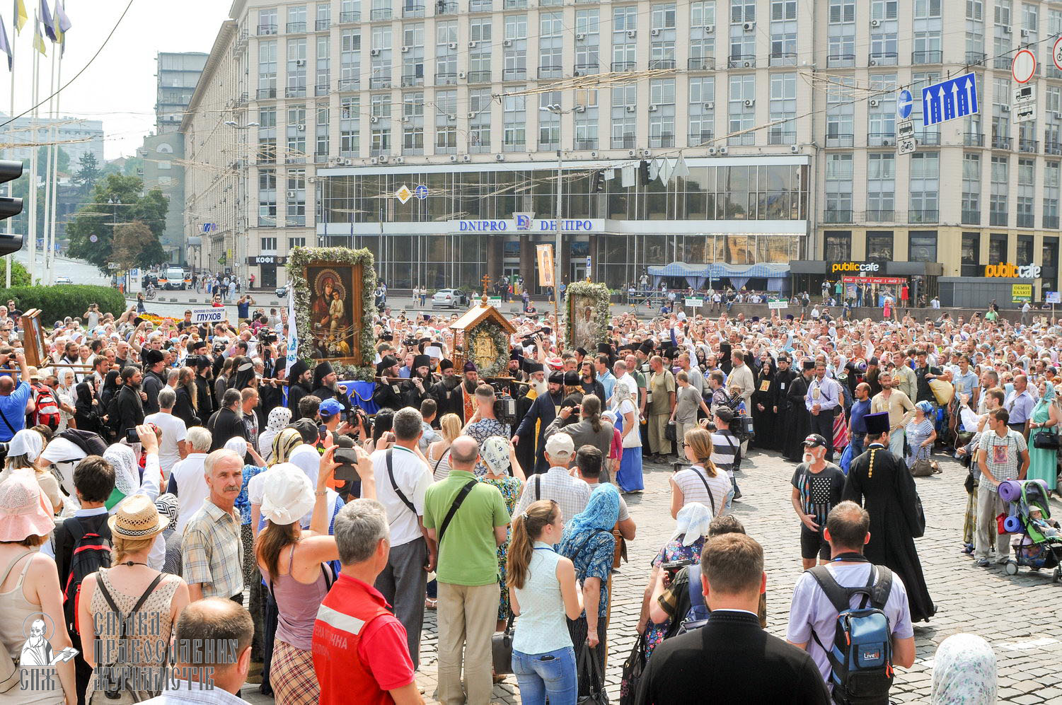 easter_procession_ukraine_an_0101