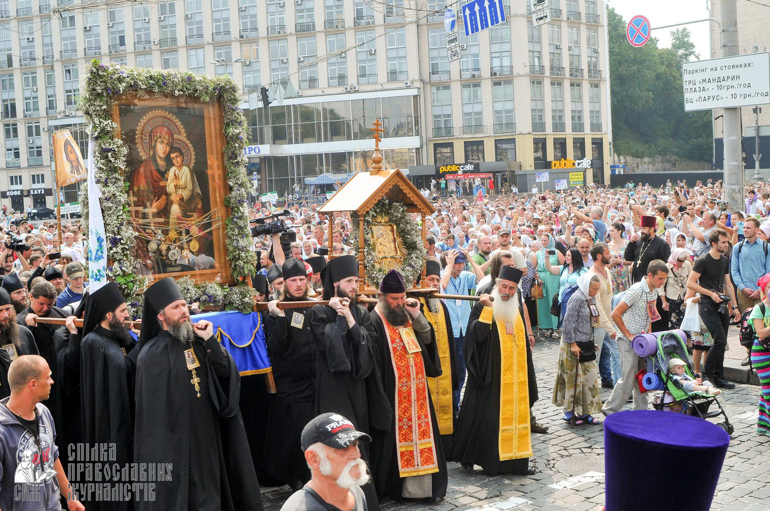 easter_procession_ukraine_an_0106