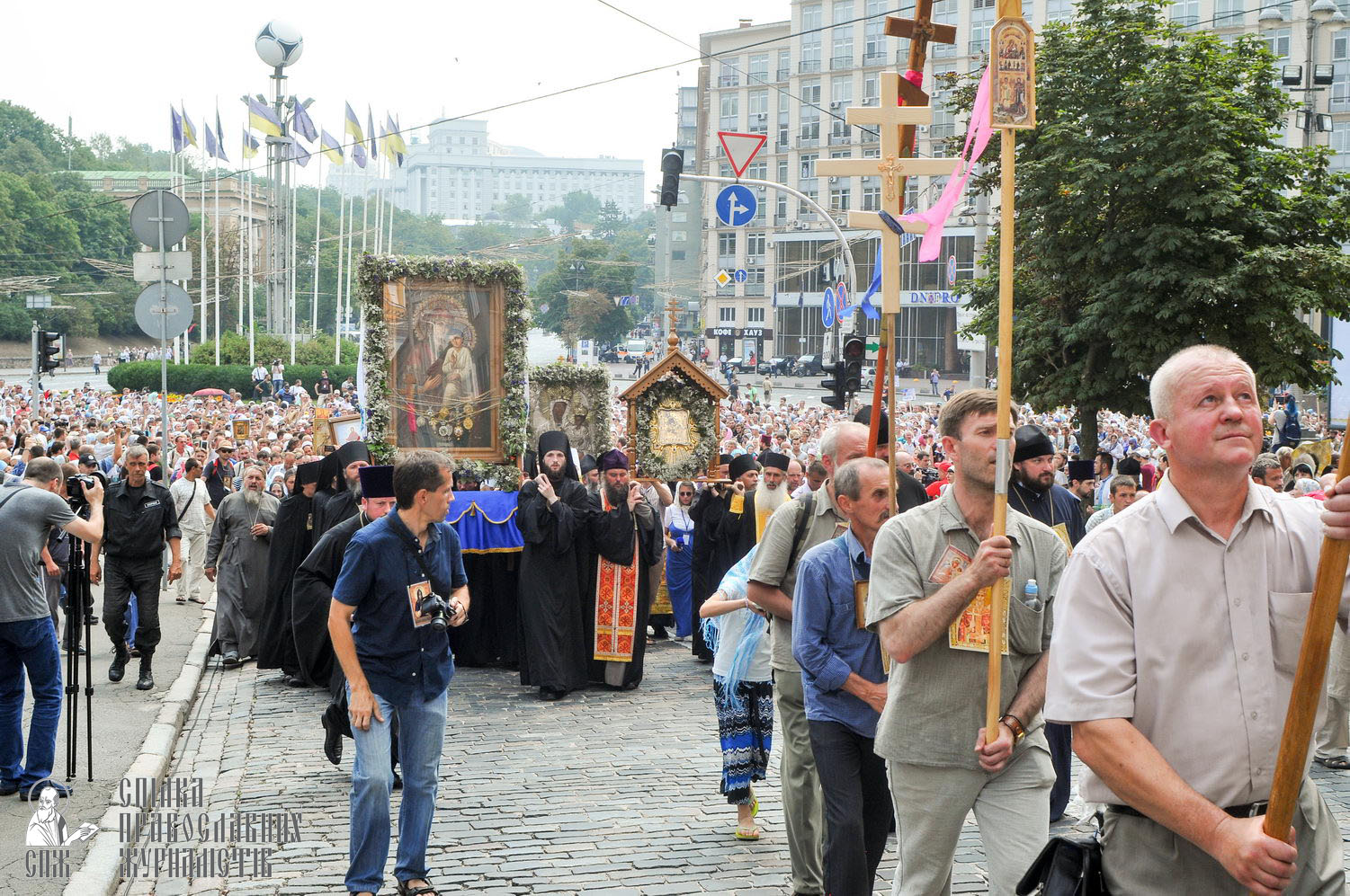 easter_procession_ukraine_an_0108