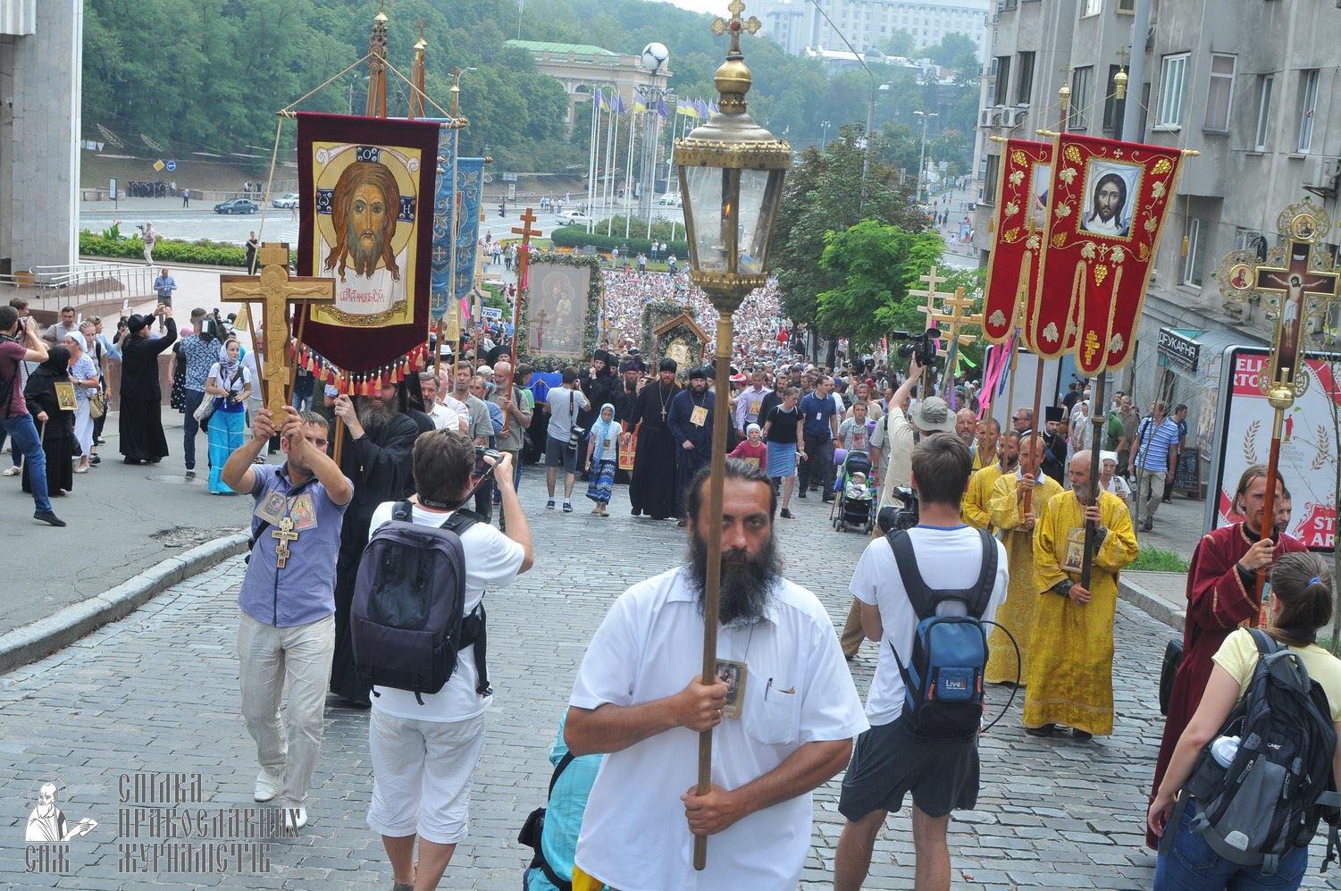 easter_procession_ukraine_an_0115